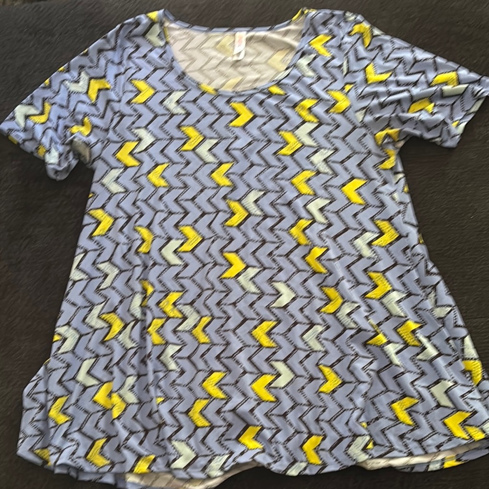 LuLaRoe Chevron Patterned Short Sleeve Top